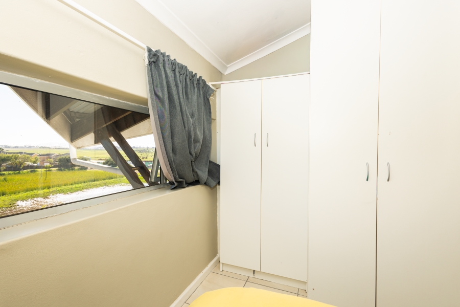 2 Bedroom Property for Sale in Uitzicht Western Cape